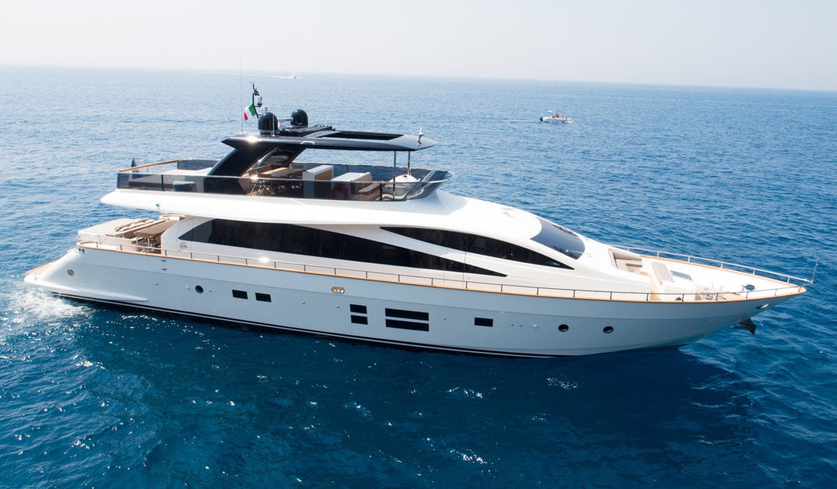 AMER YACHTS 94/2015