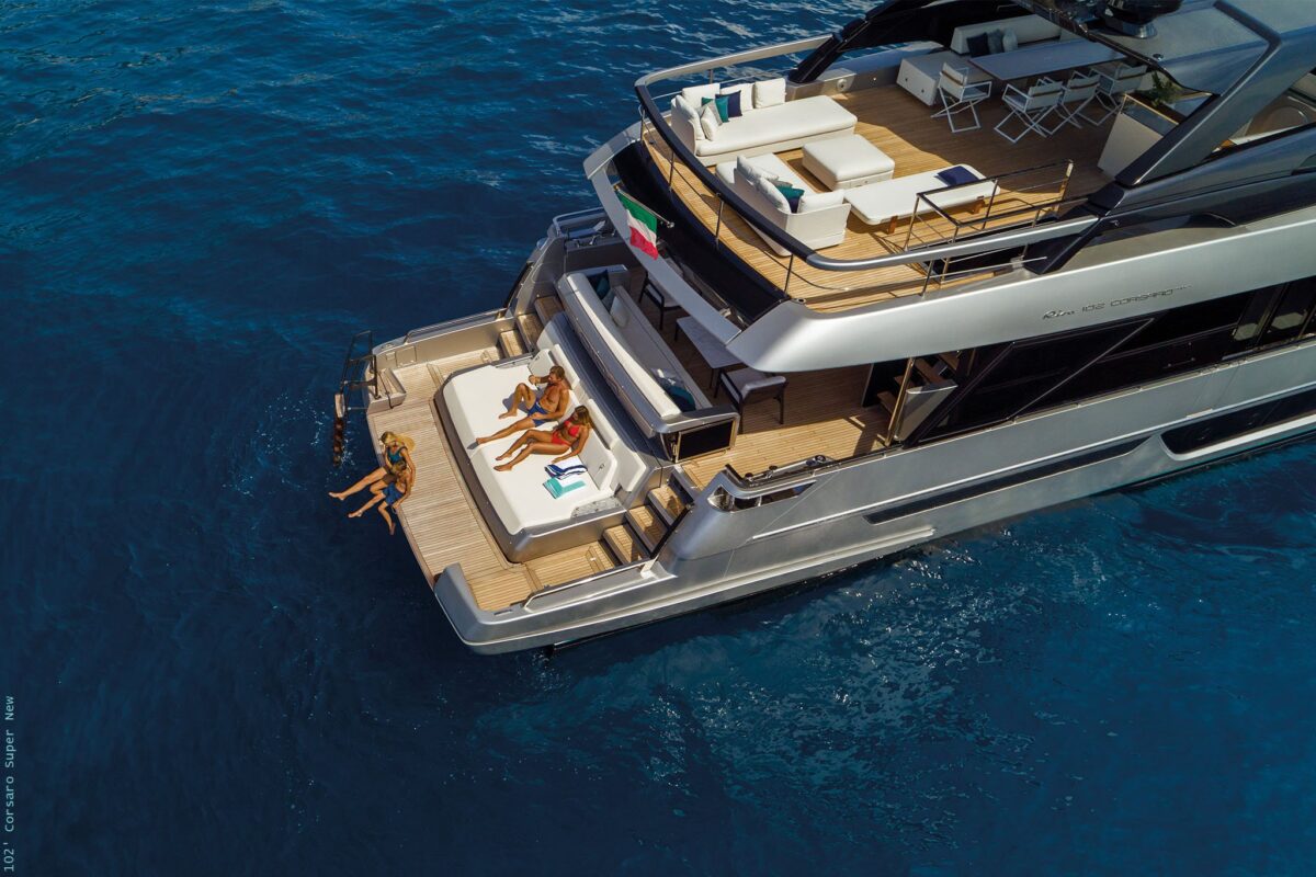 Riva  102′ CORSARO SUPER NEW