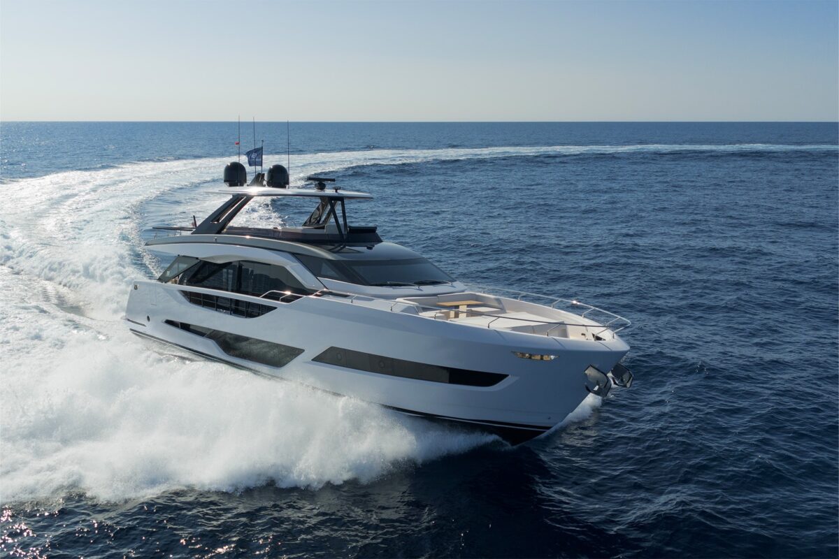 Ferretti Yachts 800