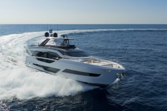 Ferretti Yachts 800